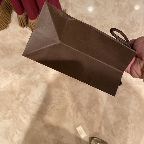 7” x 9” x 4.5” clean. Excellent condition. Smoke and pet free home - Picture 4 of 6